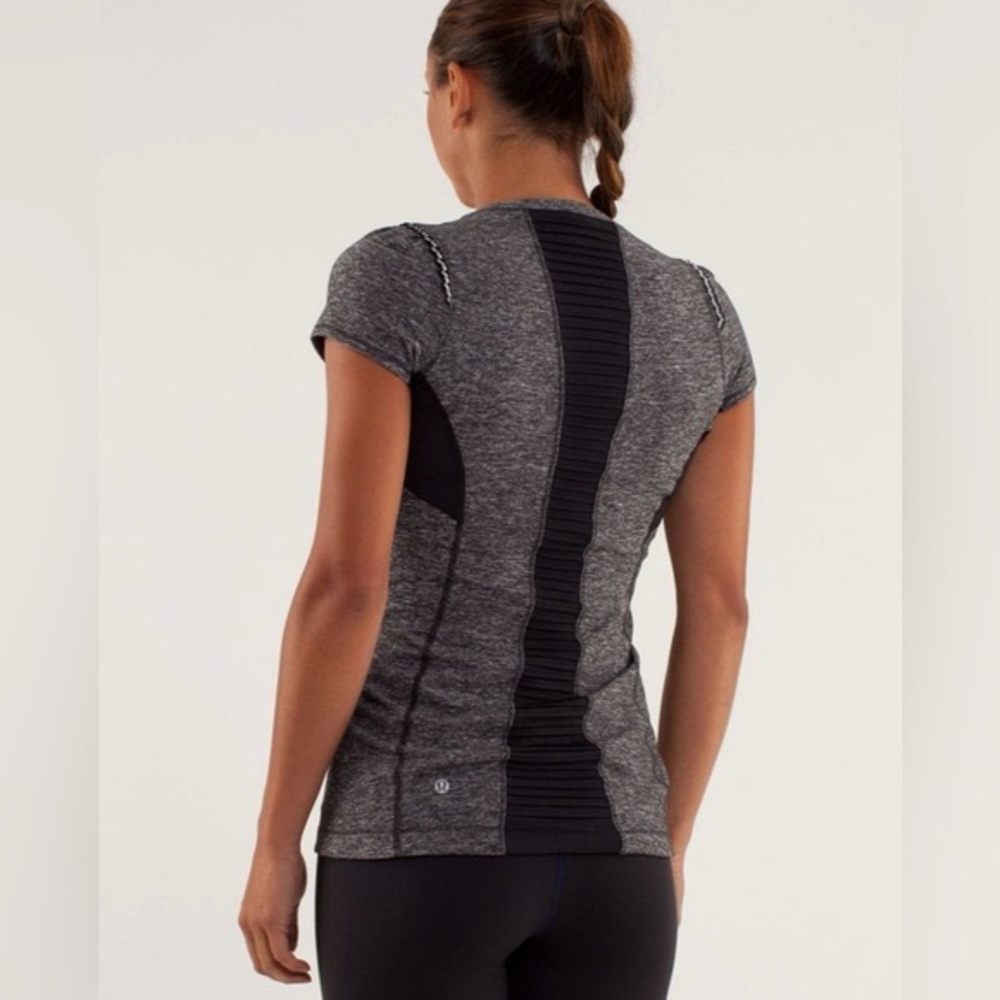 Lululemon Star Runner Women's Gray and Black Top Size 6
